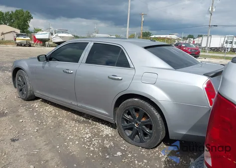 2013 Chrysler 300 S из США, поврежденный, VIN 2C3CCAGT2DH590430